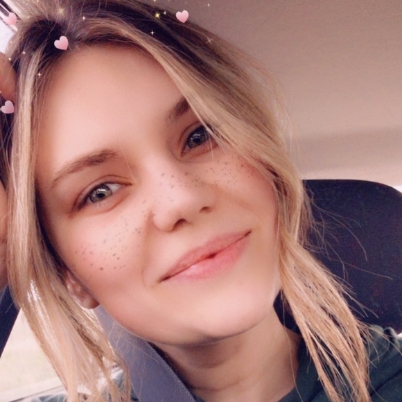 Meet your Posher, Ashley - Picture 2 of 2